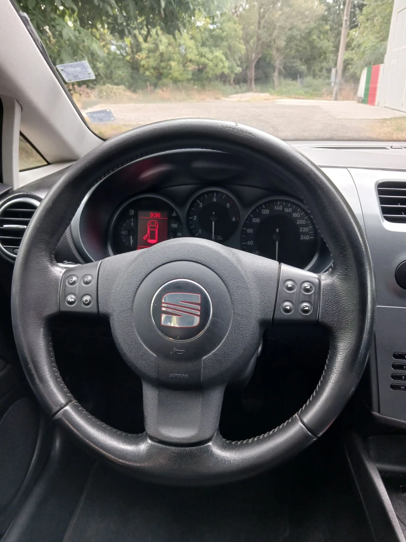 Seat Leon 2.0  140 к.с 6 СКОРОСТИ, снимка 10 - Автомобили и джипове - 56087926