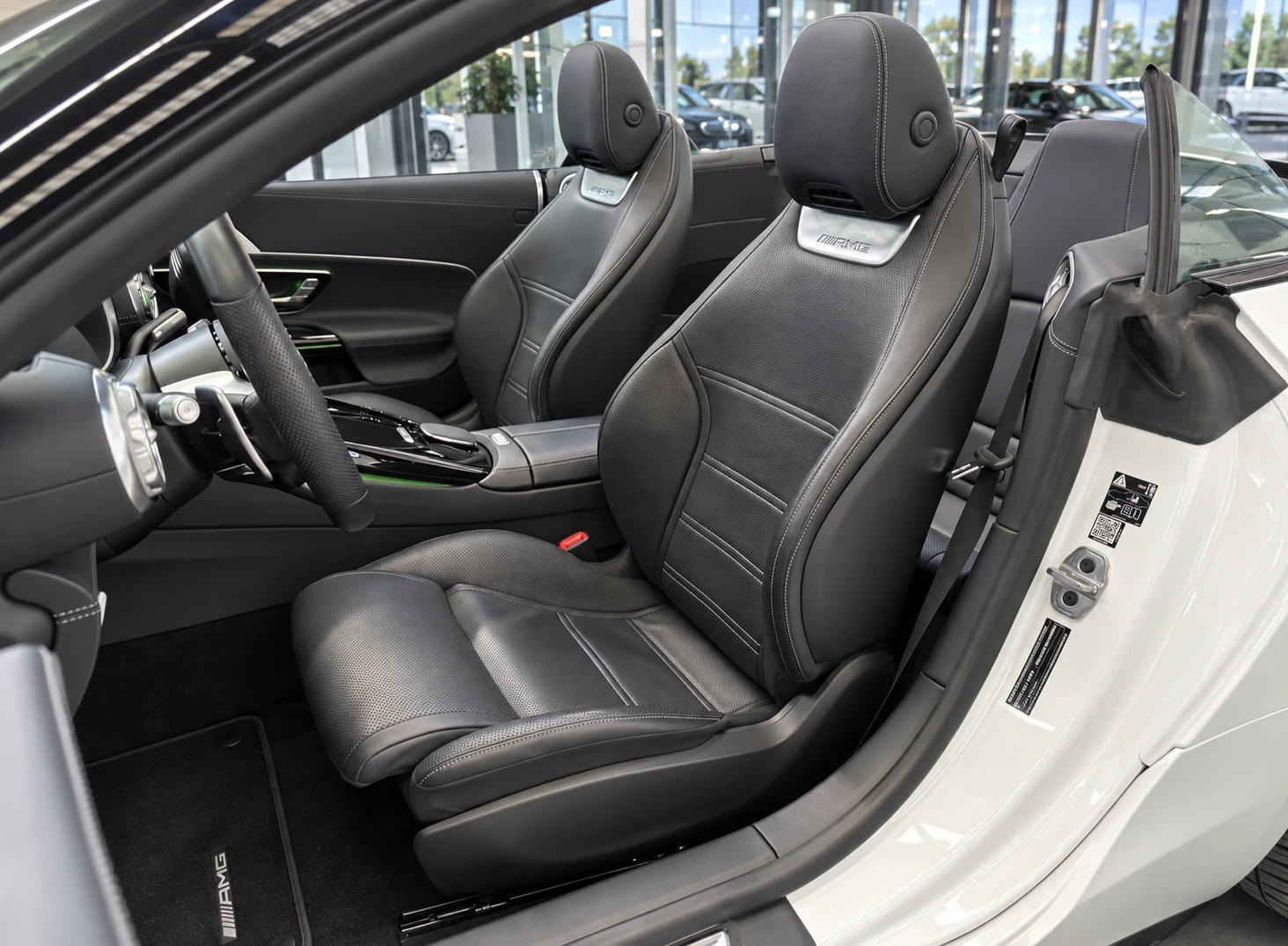 Mercedes-Benz SL 63 AMG 4Matic+ Manufactur/Night/Burmaster/Climaseat, снимка 6 - Автомобили и джипове - 56095948