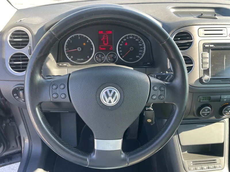 VW Tiguan 2.0 TDi, снимка 8 - Автомобили и джипове - 49100949