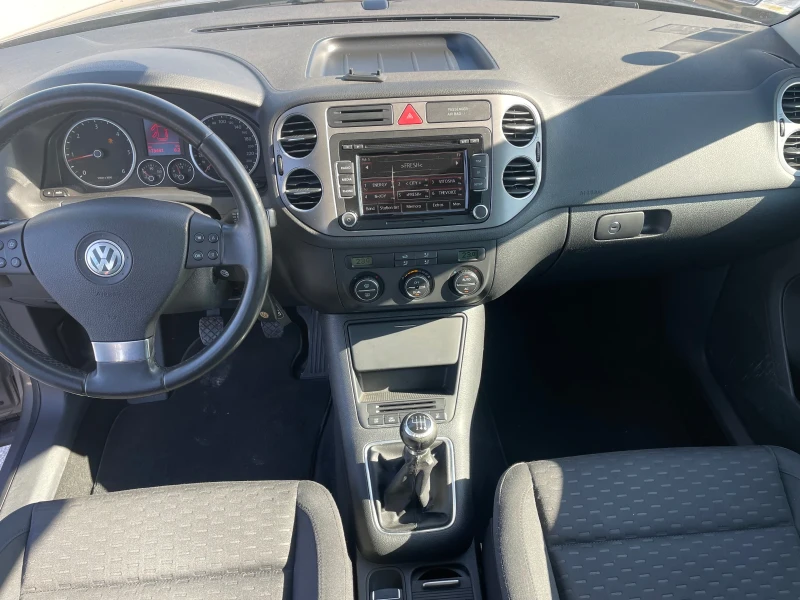 VW Tiguan 2.0 TDi, снимка 8 - Автомобили и джипове - 49100949