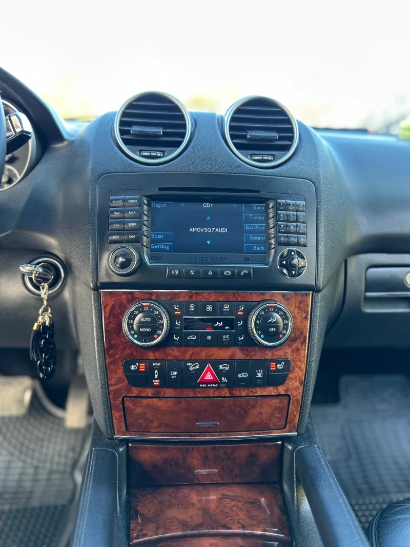 Mercedes-Benz ML 320 Mercedes ML 320 CDI 4MATIC Airmatic | Отлично съст, снимка 12 - Автомобили и джипове - 52269561