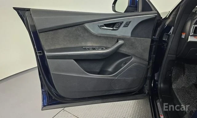 Audi Q8 45 TDI quattro Premium, снимка 10 - Автомобили и джипове - 54896073