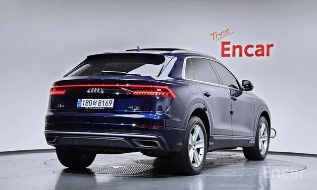 Audi Q8 45 TDI quattro Premium, снимка 2 - Автомобили и джипове - 54896073