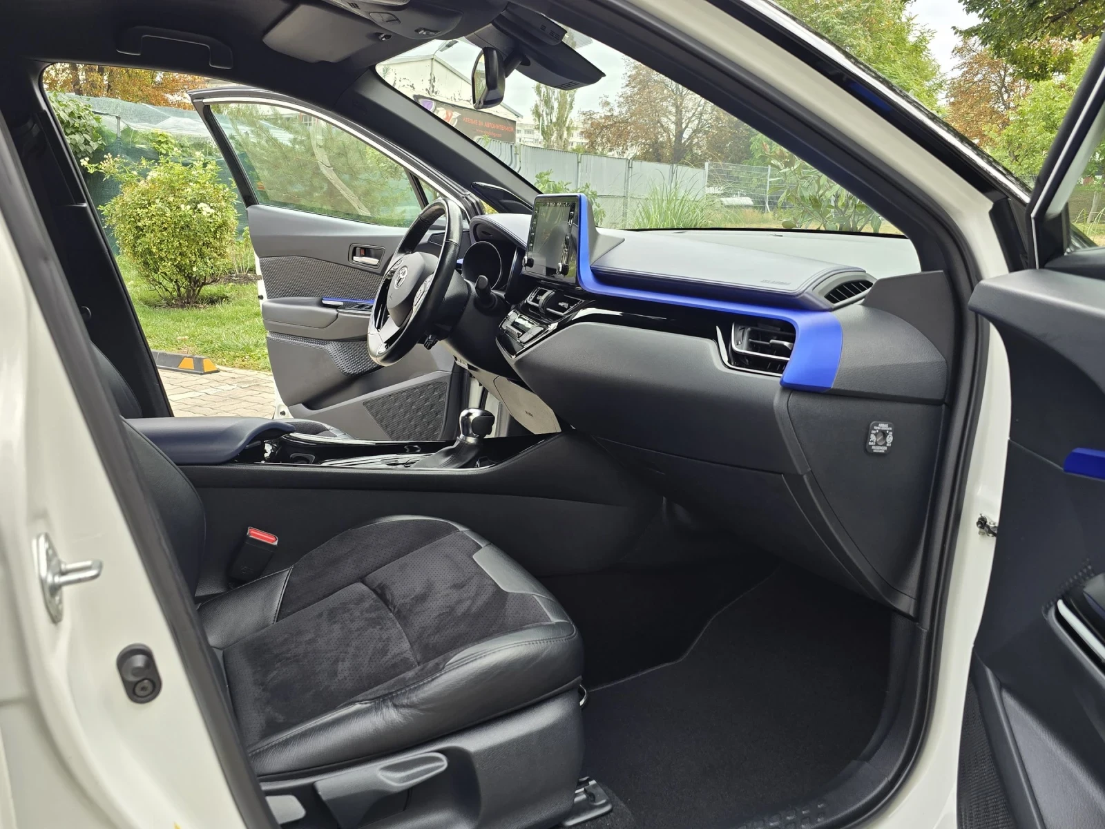 Toyota C-HR 2.0 HIBRID EXECUTIVE + . В Гаранция.  - изображение 10
