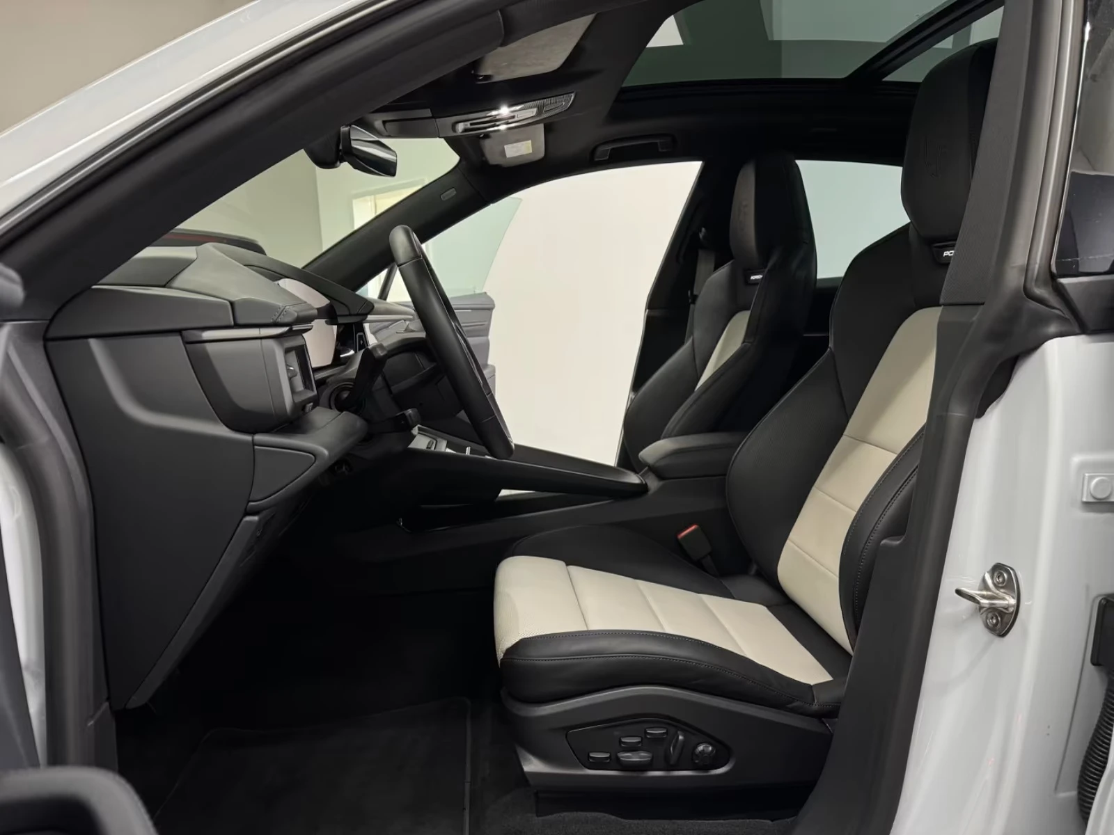 Porsche Macan  4 HUD/ PANO/ CAMERA/ BOSE/ , снимка 10 - Автомобили и джипове - 54139356