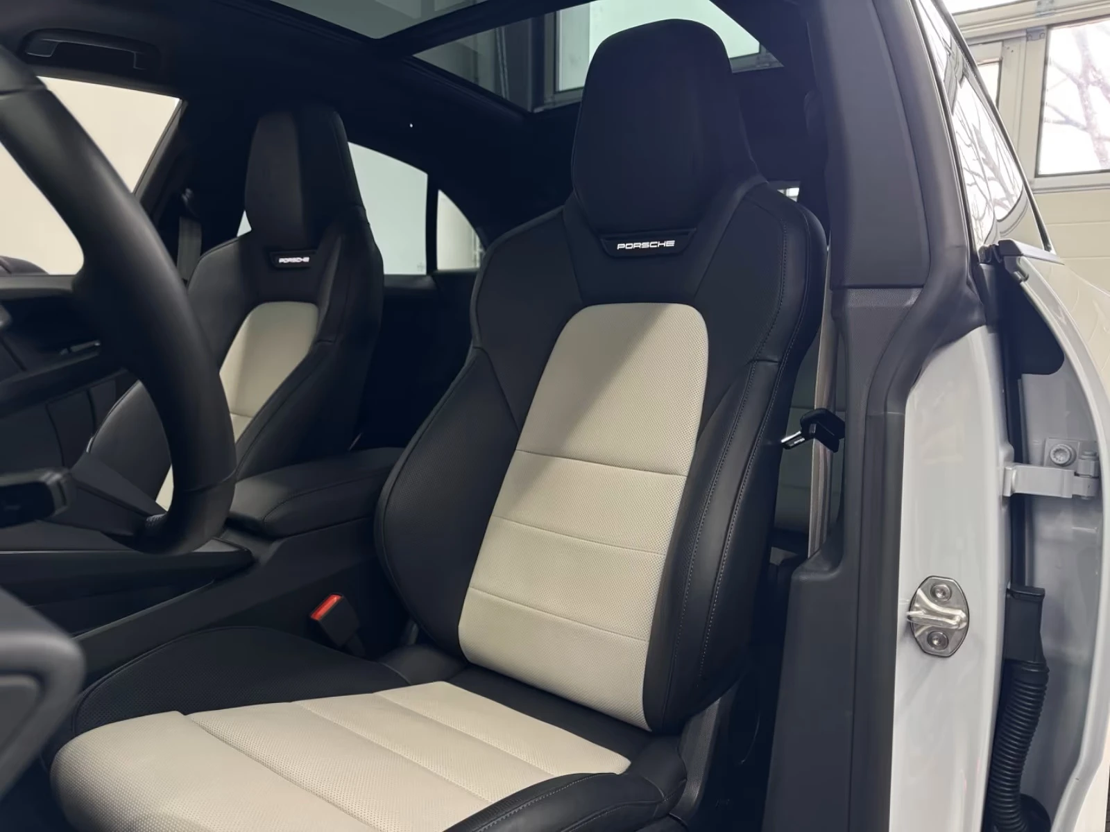 Porsche Macan  4 HUD/ PANO/ CAMERA/ BOSE/ , снимка 14 - Автомобили и джипове - 54139356