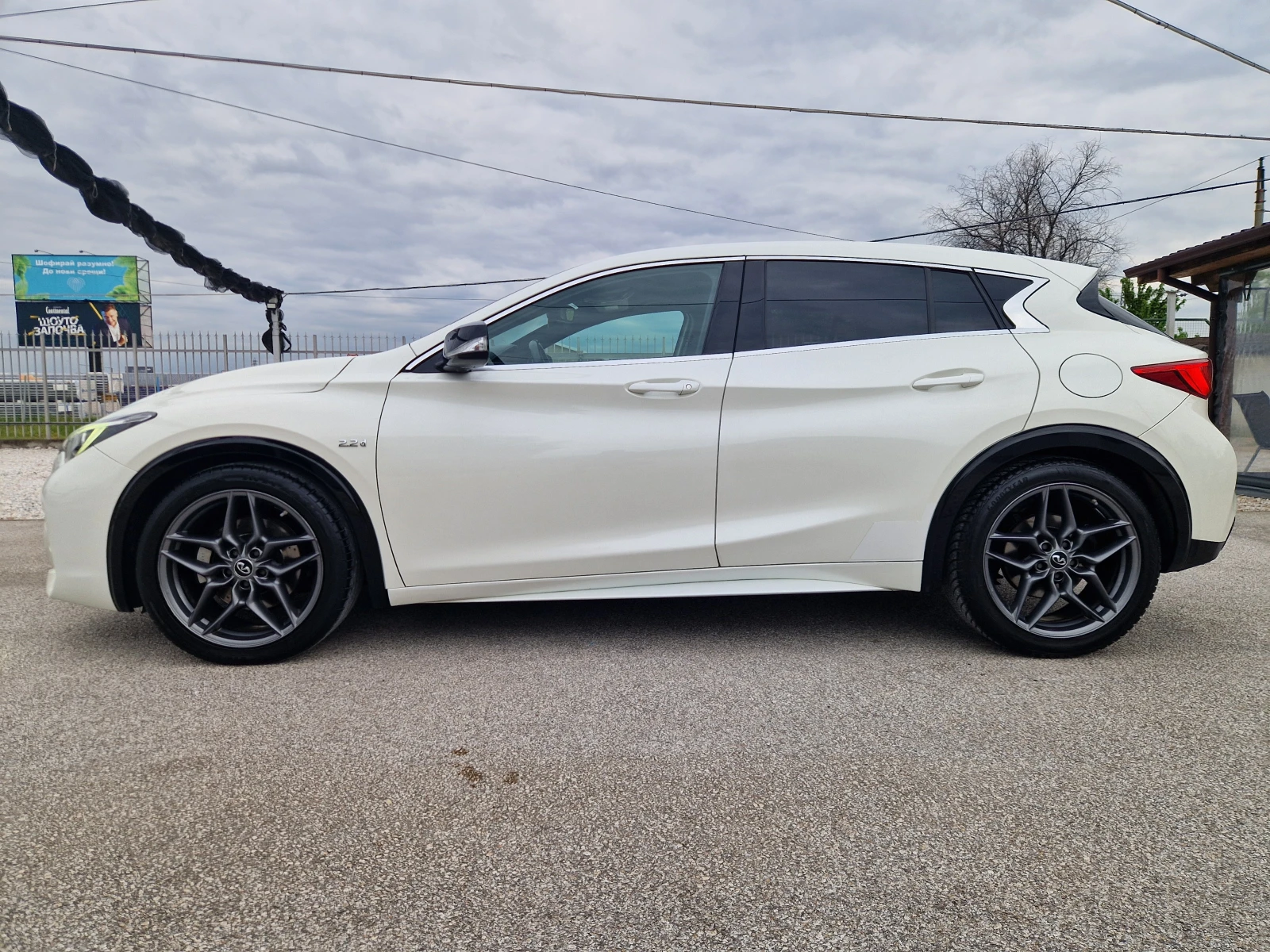 Infiniti Q30 Sport-AWD PANO* BOSSE* PERLA* FUL LED* DISTR* , снимка 4 - Автомобили и джипове - 54383212