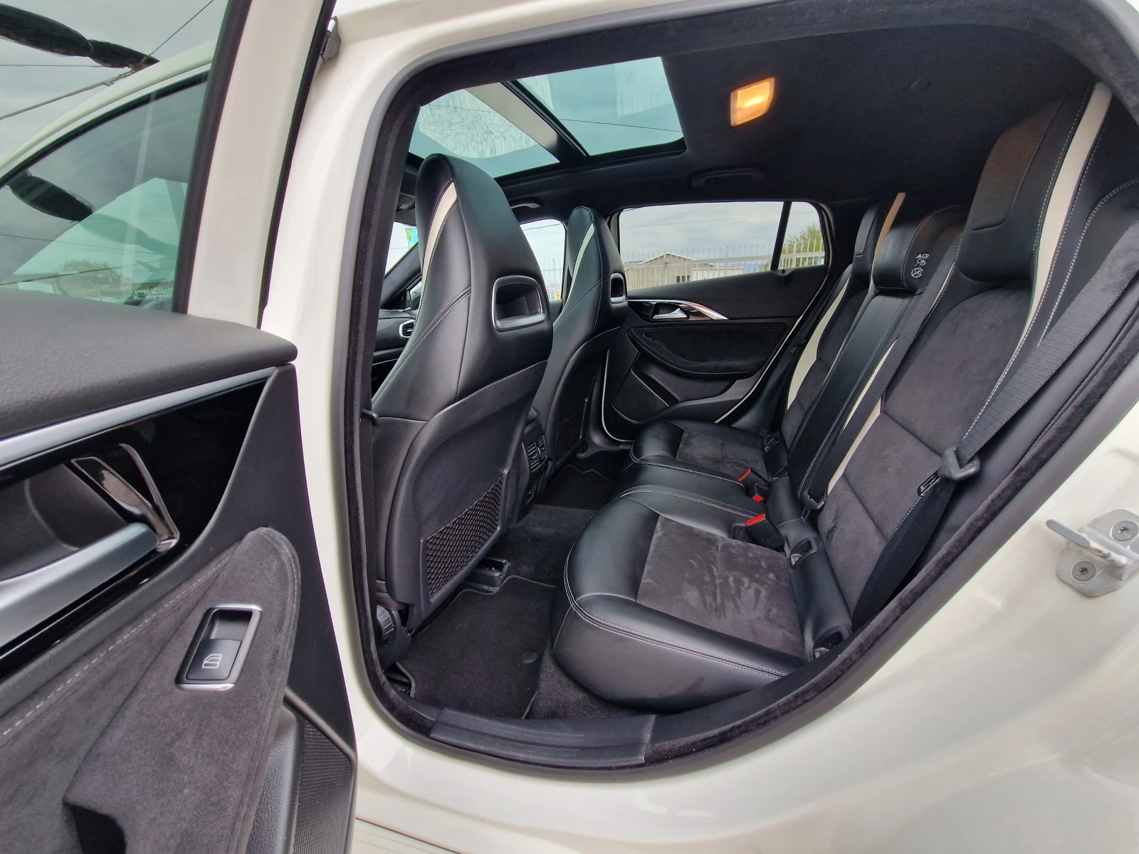Infiniti Q30 Sport-AWD PANO* BOSSE* PERLA* FUL LED* DISTR* , снимка 10 - Автомобили и джипове - 54383212