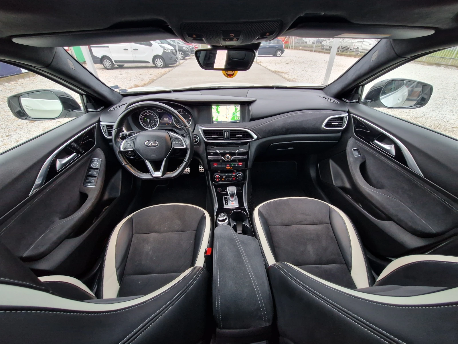 Infiniti Q30 Sport-AWD PANO* BOSSE* PERLA* FUL LED* DISTR* , снимка 12 - Автомобили и джипове - 54383212