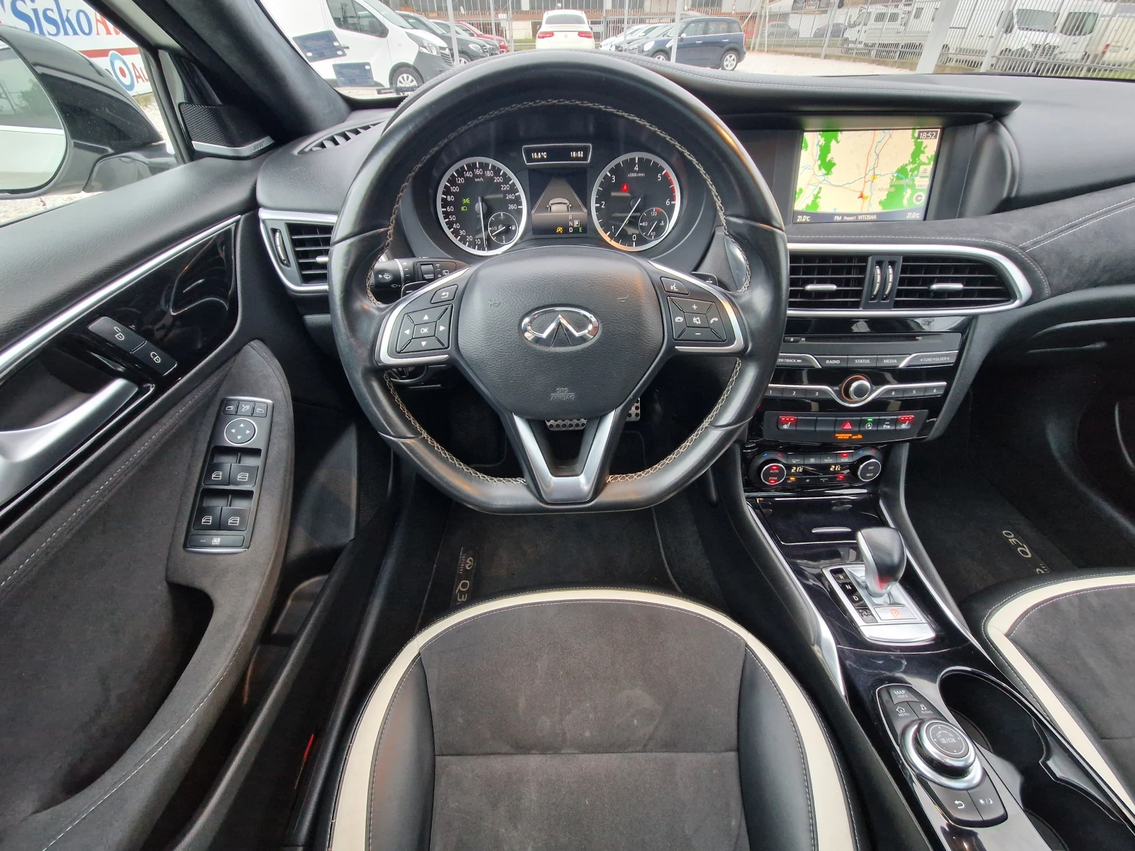 Infiniti Q30 Sport-AWD PANO* BOSSE* PERLA* FUL LED* DISTR* , снимка 13 - Автомобили и джипове - 54383212