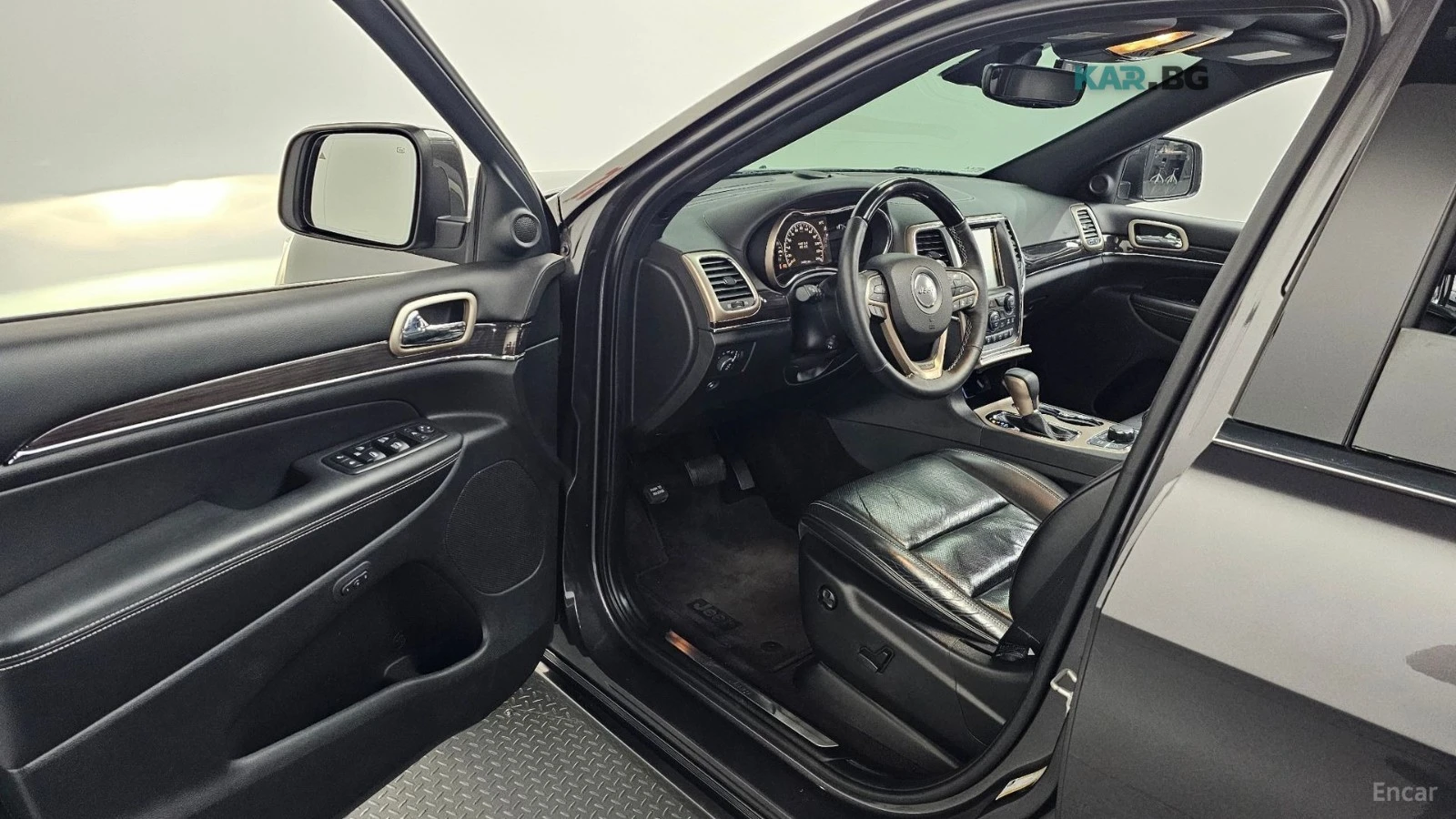 Jeep Grand cherokee OVERLAND* DISTRONIC* PANOROOF* ОБДУХВАНЕ* КАМЕРА* , снимка 5 - Автомобили и джипове - 54795006