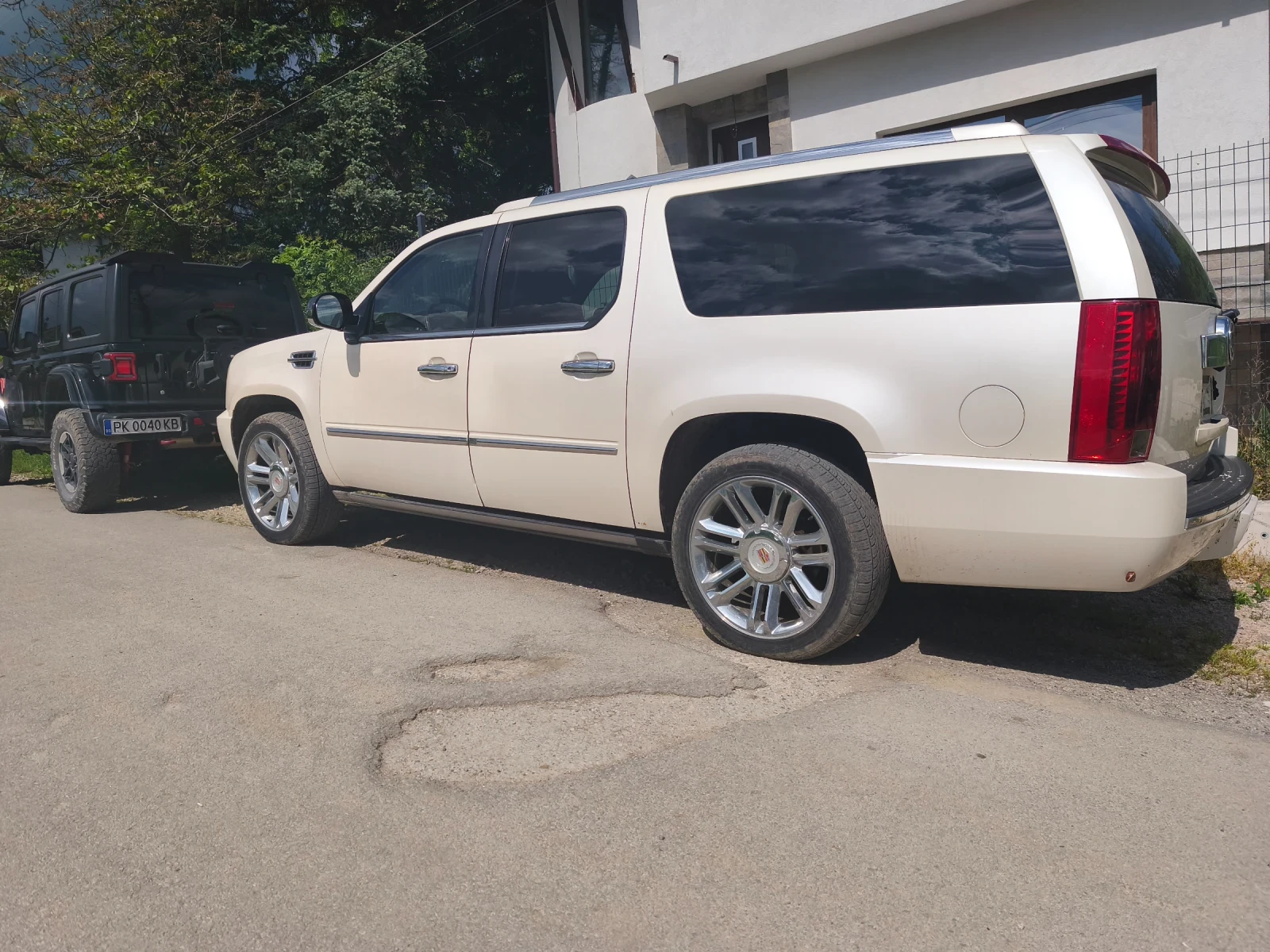 Cadillac Escalade ESV 6.2 V8 СПЕШНО!!!, снимка 6 - Автомобили и джипове - 54956893