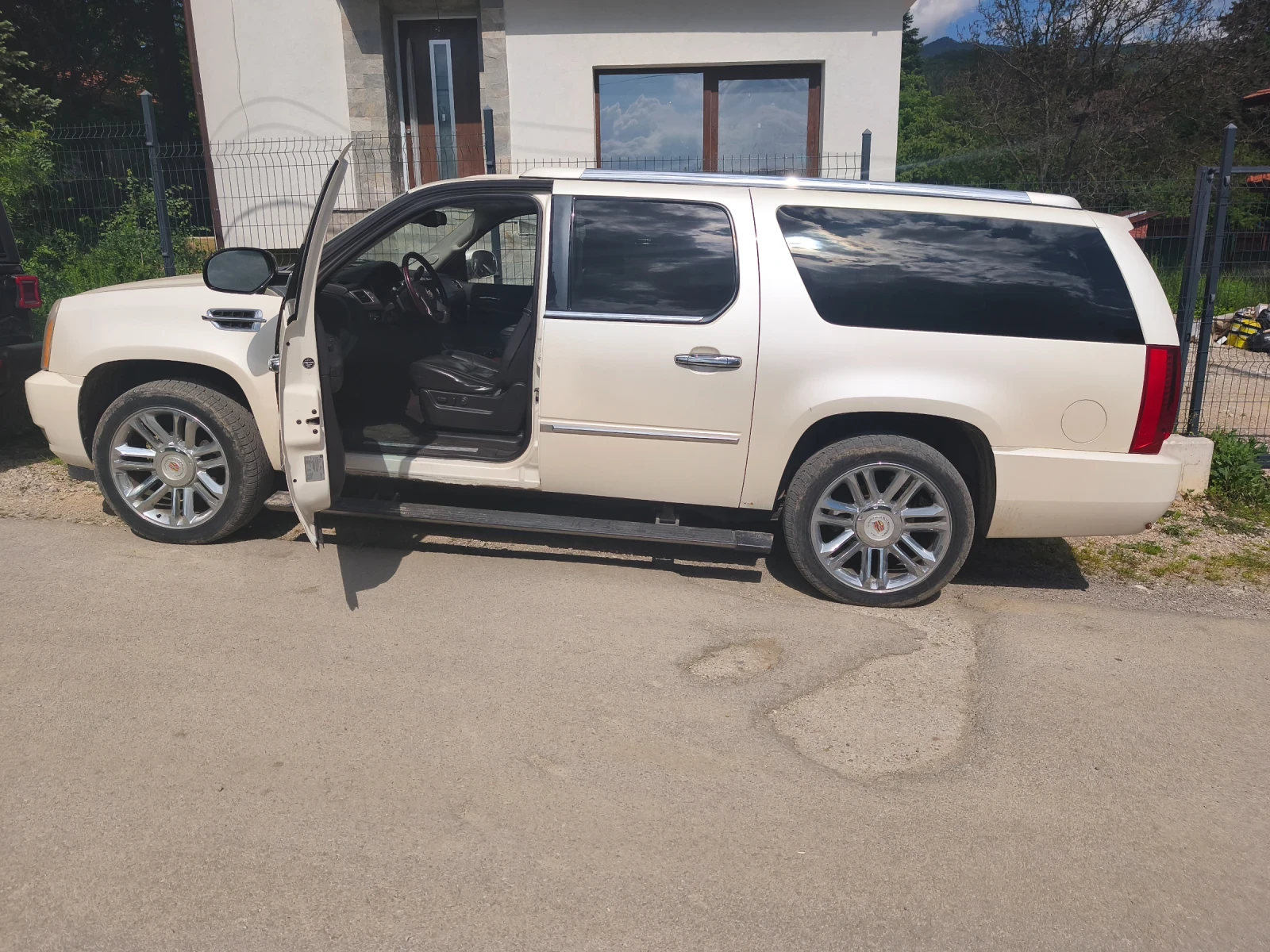 Cadillac Escalade ESV 6.2 V8 СПЕШНО!!!, снимка 5 - Автомобили и джипове - 54956893