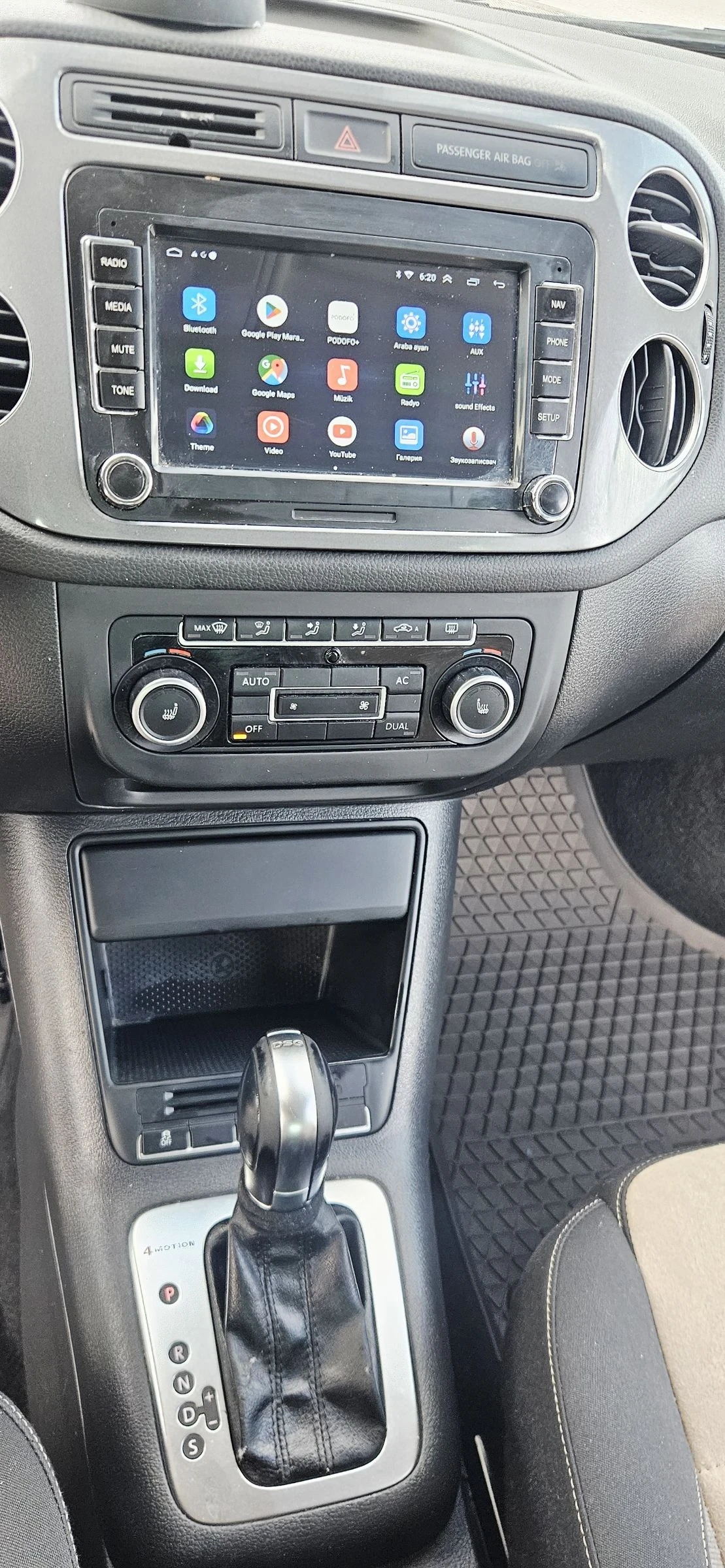 VW Tiguan 2.0TDI* 4MOTION* AVTOMAT* NAVI , снимка 15 - Автомобили и джипове - 55094013