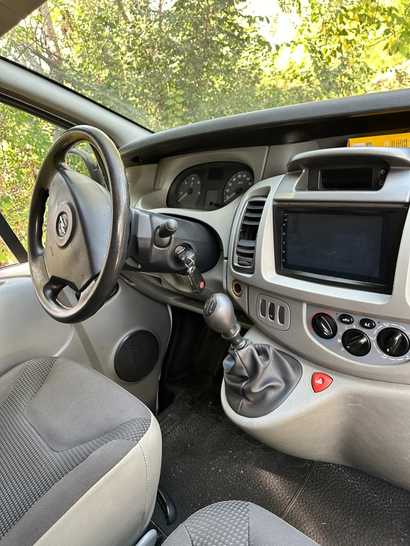 Opel Vivaro, снимка 7 - Бусове и автобуси - 47119610