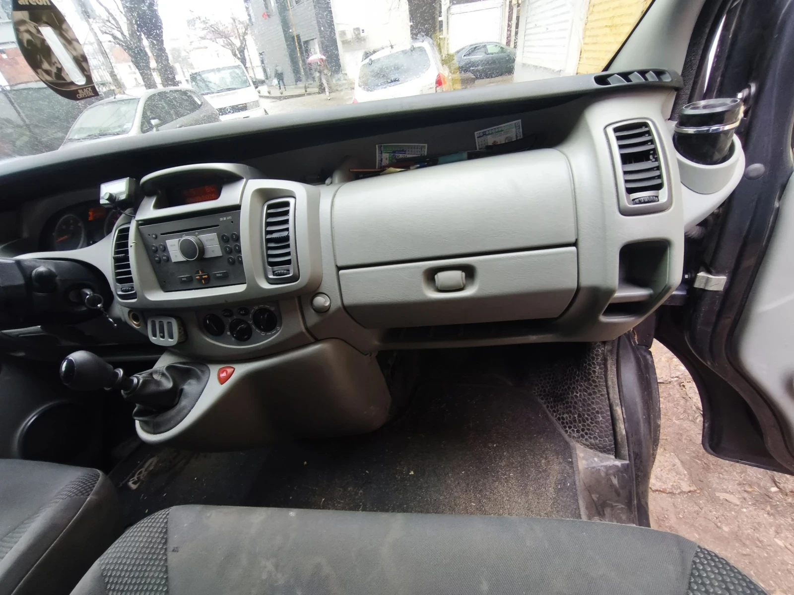 Opel Vivaro 1.9CDTI, снимка 8 - Бусове и автобуси - 53725065