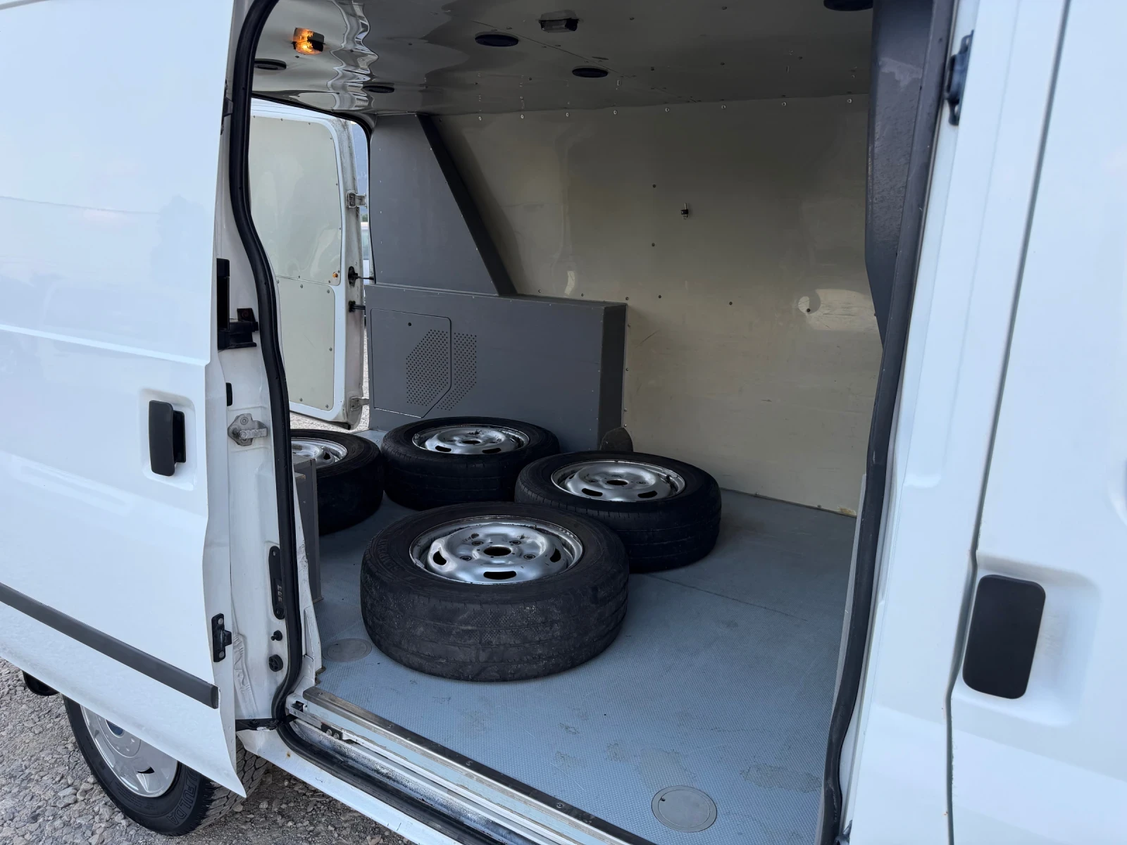 Ford Transit 2.2TDCI-116PS-КЛИМАТИК, снимка 13 - Бусове и автобуси - 55620834
