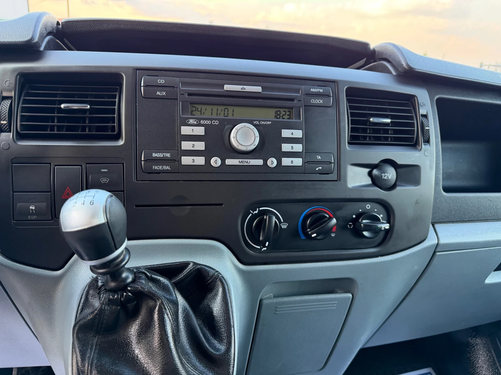 Ford Transit 2.2TDCI-116PS-КЛИМАТИК, снимка 11 - Бусове и автобуси - 55620834
