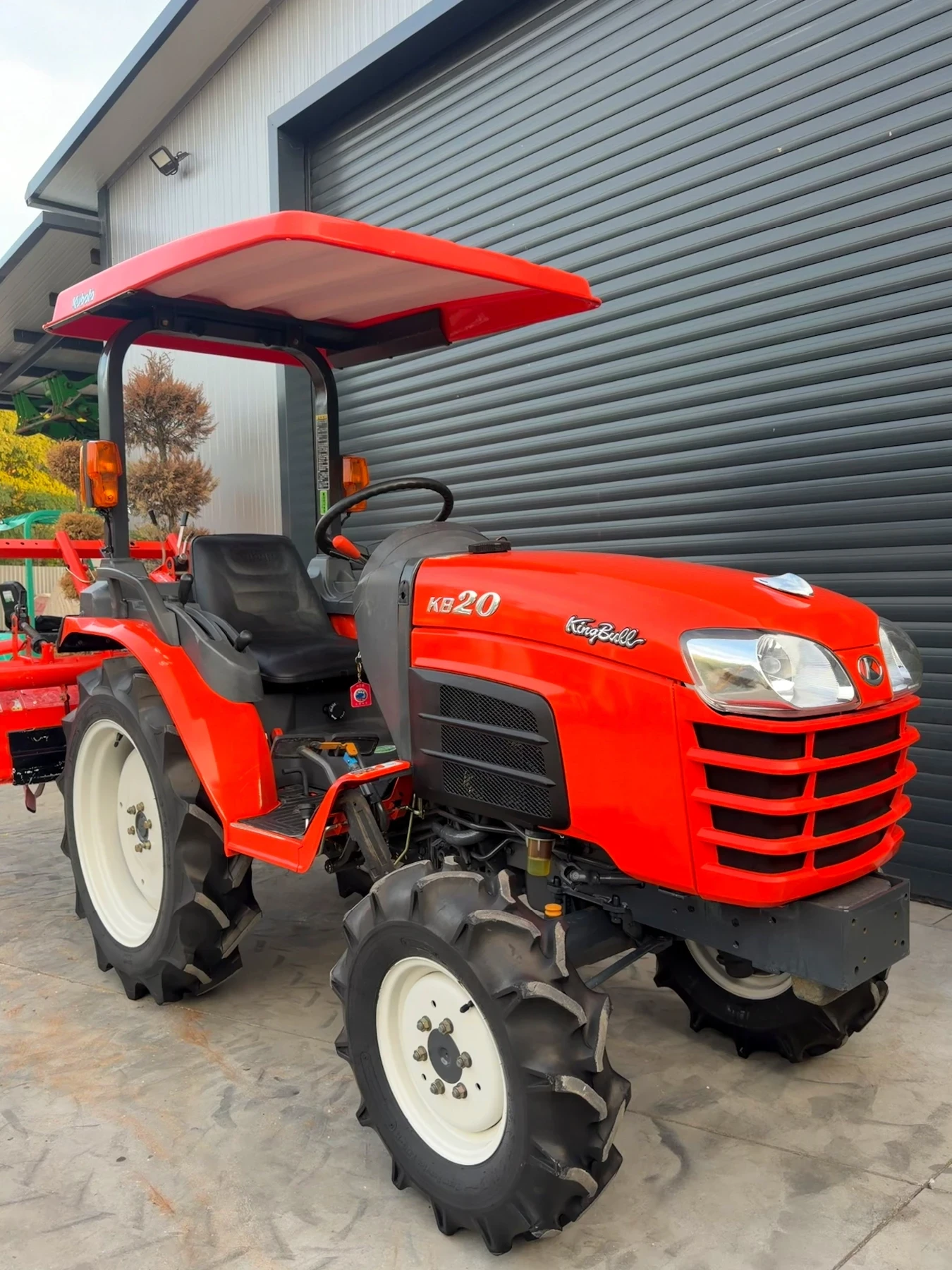 Трактор Kubota KB20 Като нов! 135мч., снимка 2 - Селскостопанска техника - 56219286