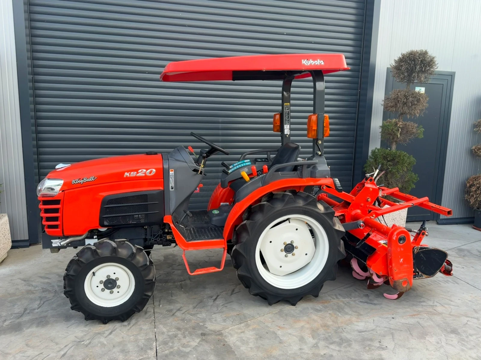 Трактор Kubota KB20 Като нов! 135мч., снимка 4 - Селскостопанска техника - 56219286
