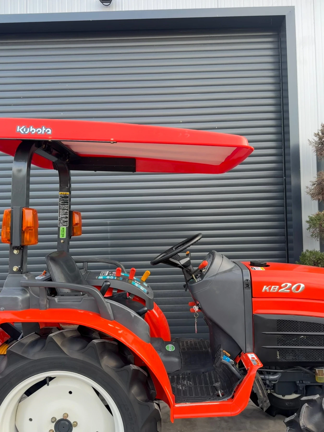 Трактор Kubota KB20 Като нов! 135мч., снимка 6 - Селскостопанска техника - 56219286