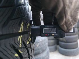 Гуми Зимни 255/70R18, снимка 10