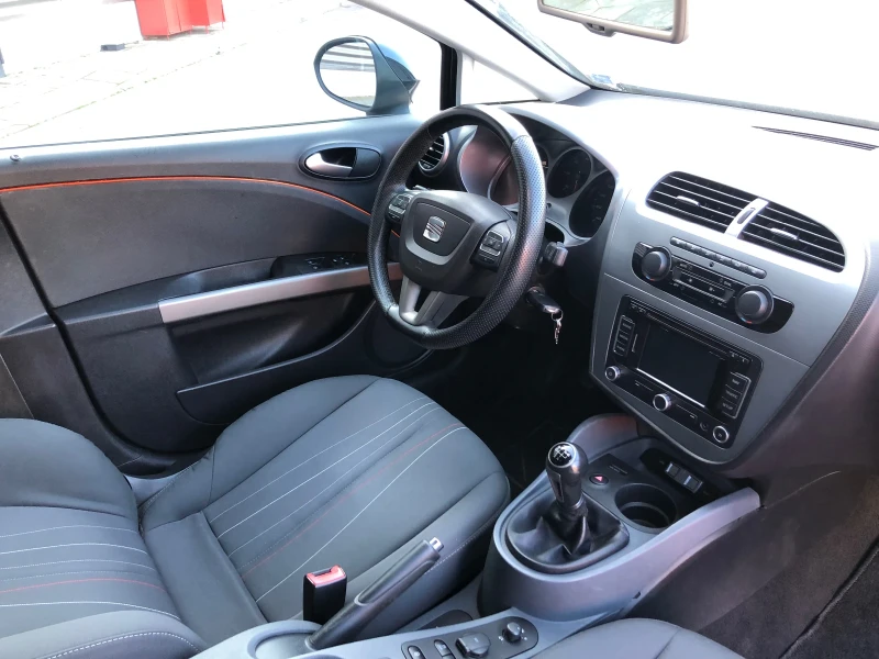 Seat Leon 1.6 TDI 2013г, снимка 14 - Автомобили и джипове - 49105829