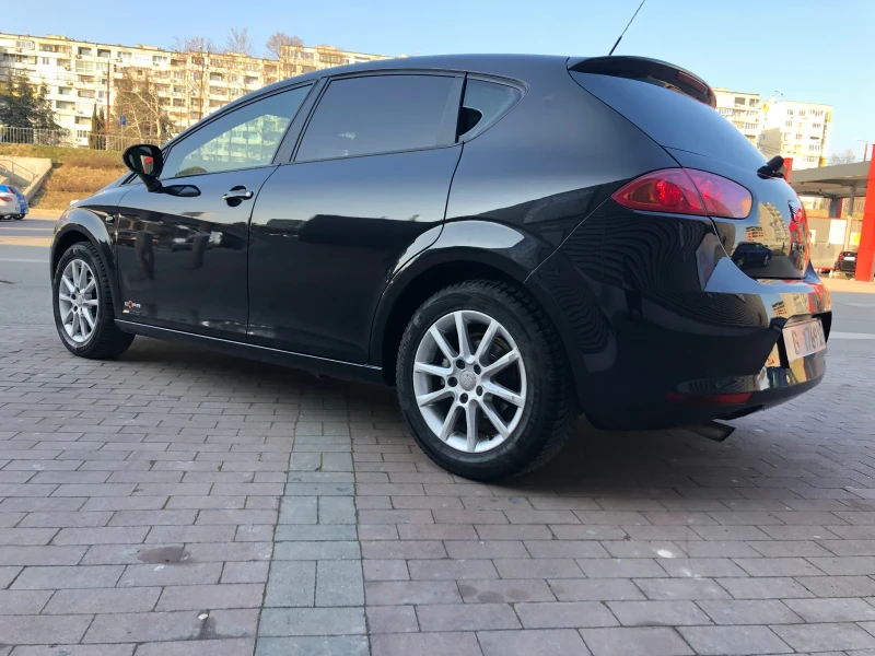 Seat Leon 1.6 TDI 2013г, снимка 4 - Автомобили и джипове - 49105829