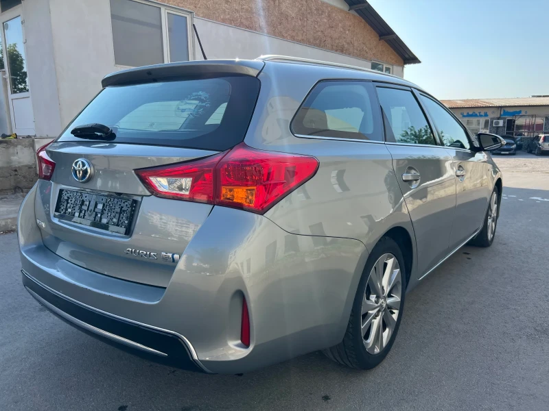 Toyota Auris 1.8 Hybrid , снимка 6 - Автомобили и джипове - 51182422