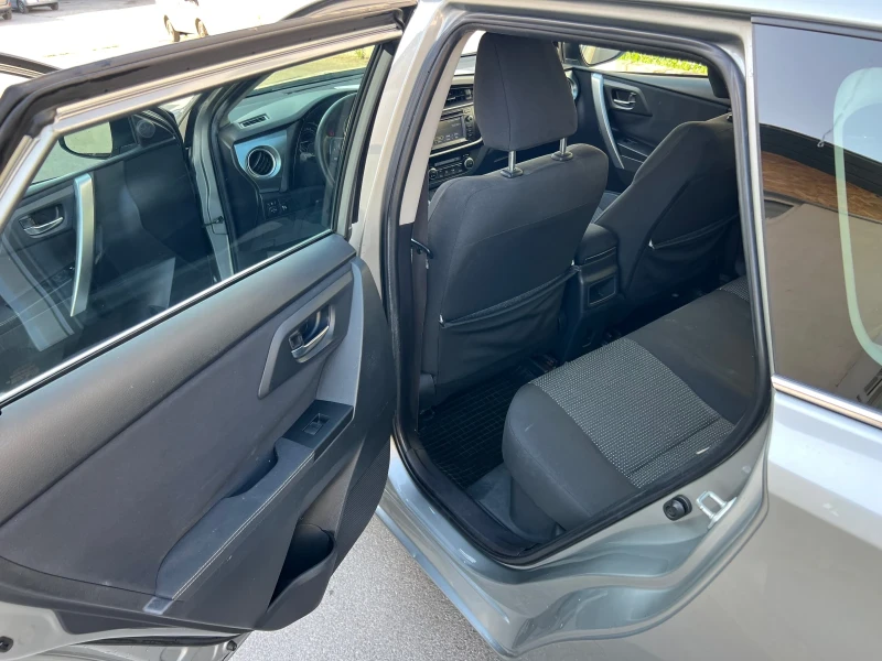 Toyota Auris 1.8 Hybrid , снимка 10 - Автомобили и джипове - 51182422
