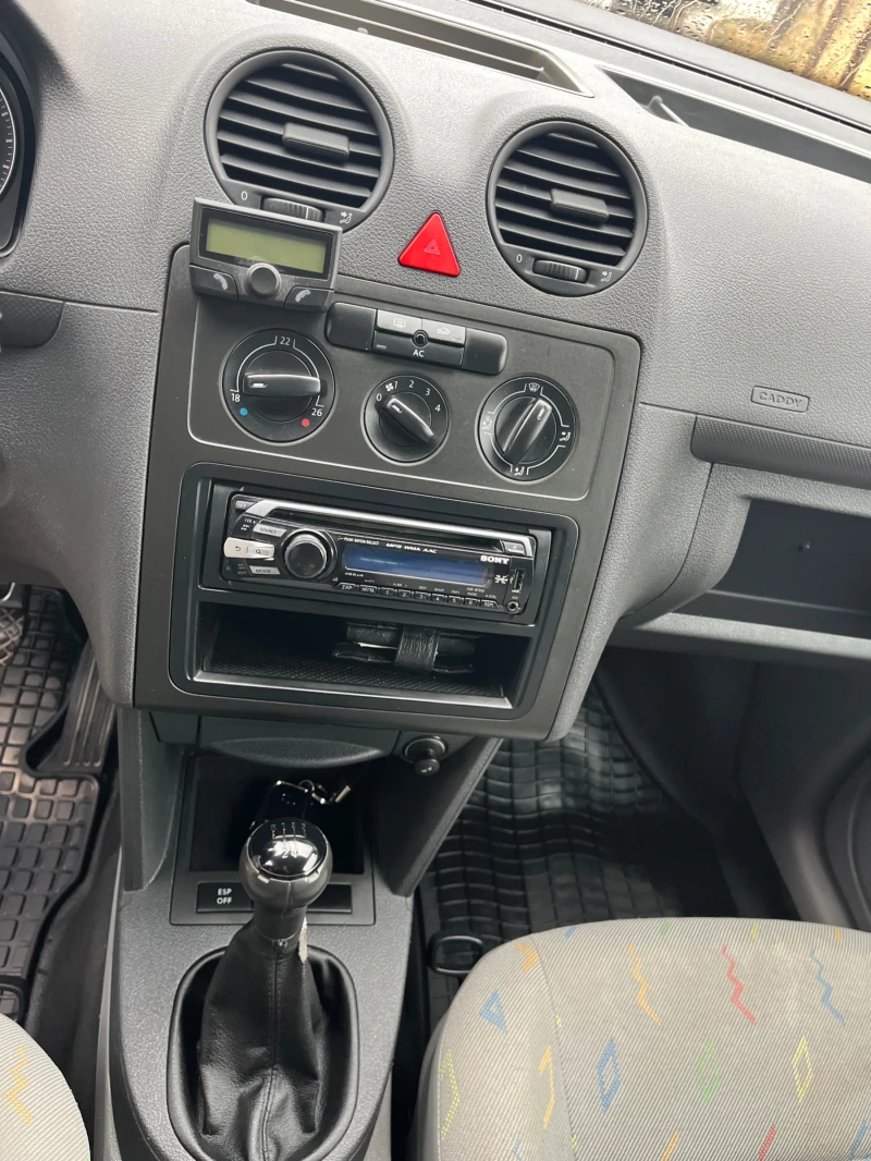 VW Caddy, снимка 8 - Автомобили и джипове - 52718296