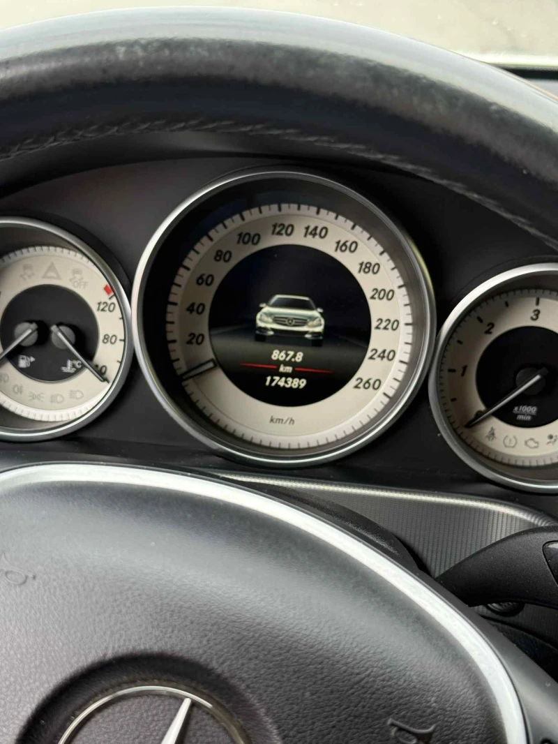 Mercedes-Benz E 250 204 к.с. 4matic, снимка 10 - Автомобили и джипове - 51881783