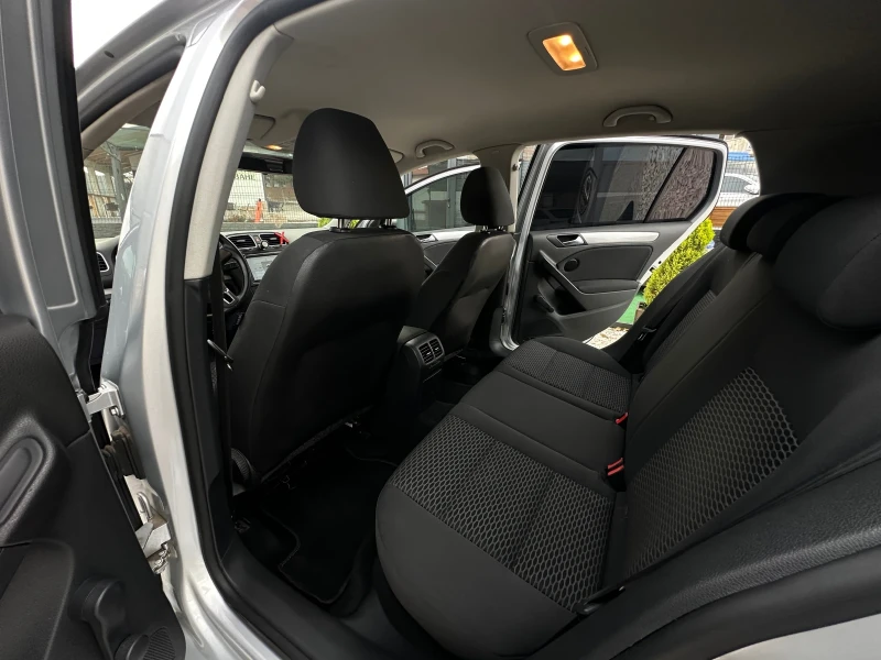 VW Golf Comfortline* 1.6* Газ-Бензин* Камера* R-оптик* , снимка 12 - Автомобили и джипове - 52247742