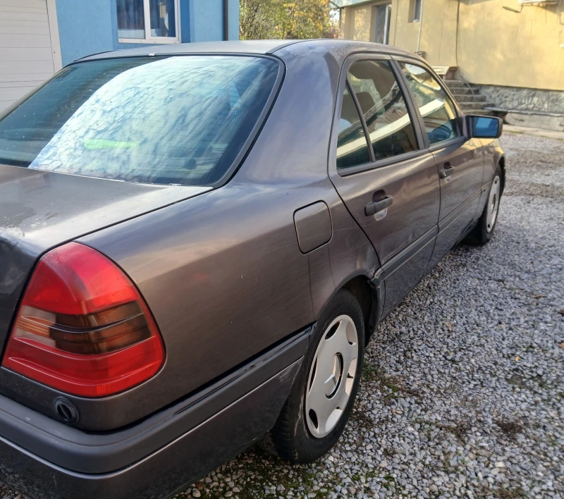 Mercedes-Benz C 180 1.8газ гаражен , снимка 2 - Автомобили и джипове - 52355182