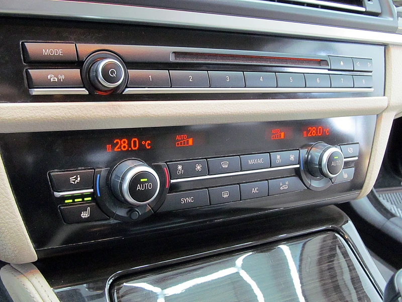 BMW 530 Xdrive/START STOP/KeylessGo/ГЕРМАНИЯ СОБСТВЕН ЛИ-Г, снимка 13 - Автомобили и джипове - 52848111