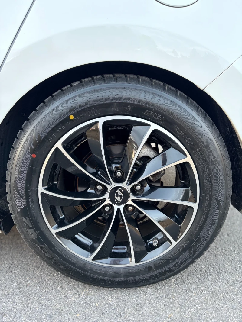 Hyundai I30 1.6 CRDI Автоматик, Мултимедия, снимка 15 - Автомобили и джипове - 53031749