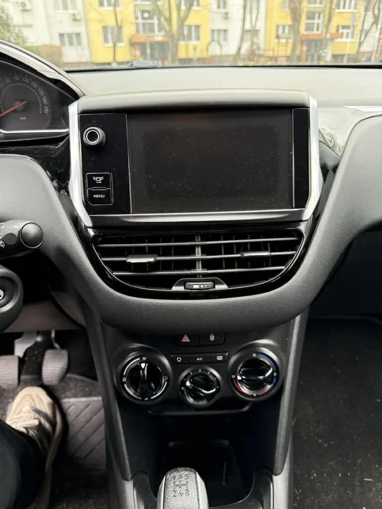 Peugeot 208, снимка 5 - Автомобили и джипове - 53250841