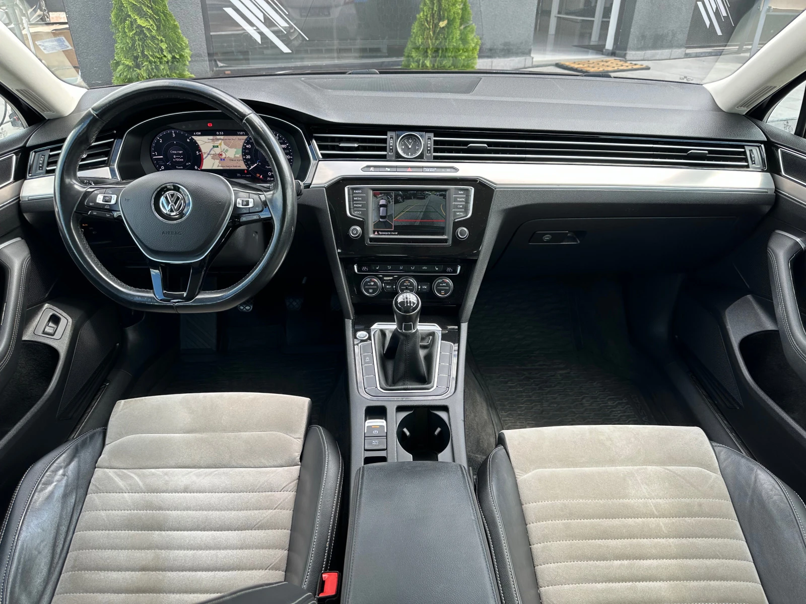 VW Passat 2.0 TDI* HIGHLINE* VIRTUAL COCKPIT* DISTRONIC* 360 - изображение 9