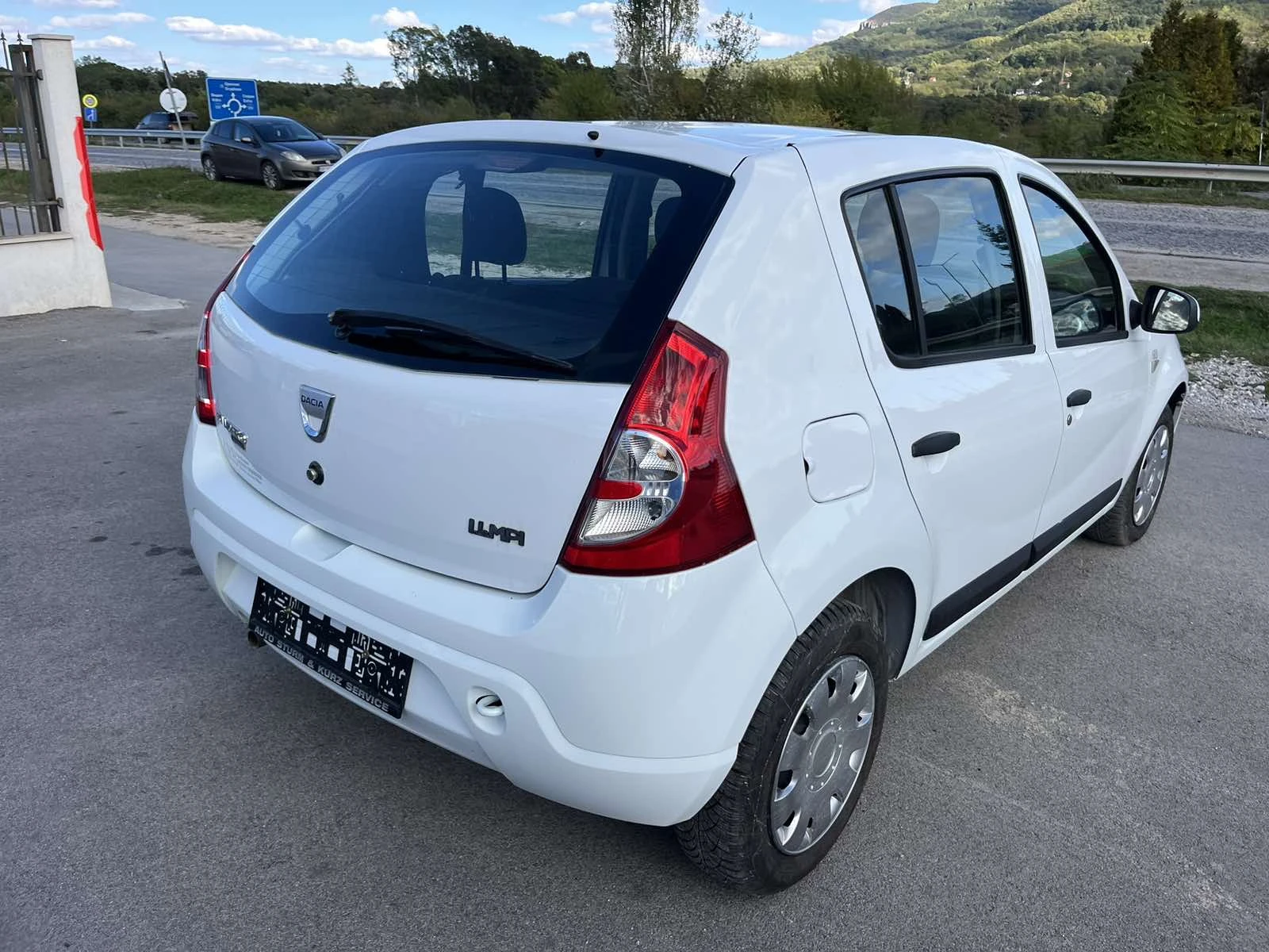 Dacia Sandero 1.4I 88кс EURO 4 КЛИМАТИК - изображение 4