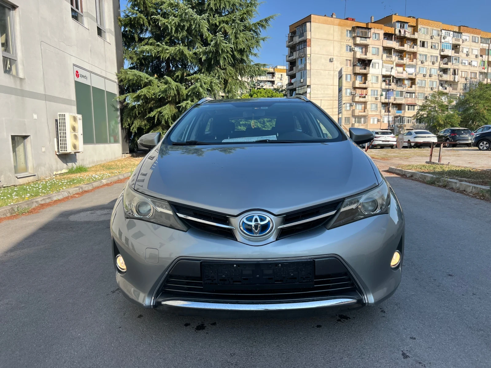 Toyota Auris 1.8 Hybrid  - изображение 2