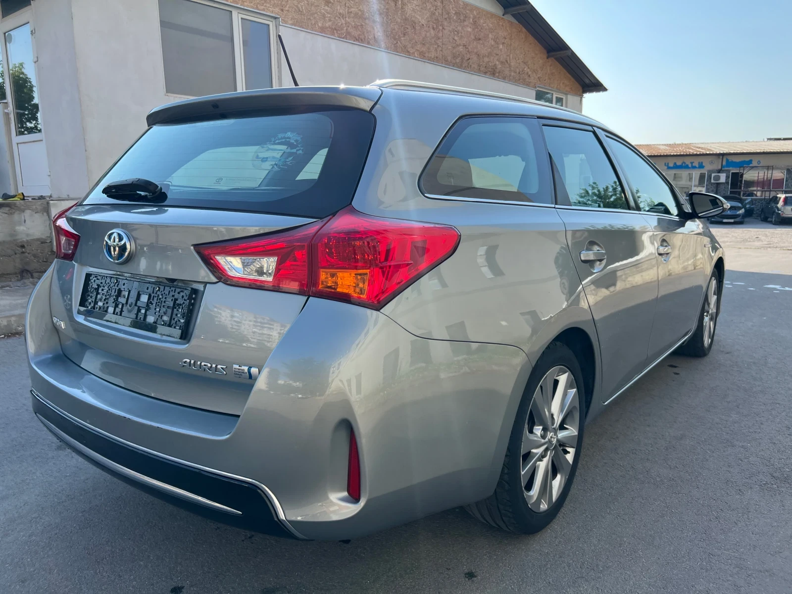Toyota Auris 1.8 Hybrid  - изображение 6