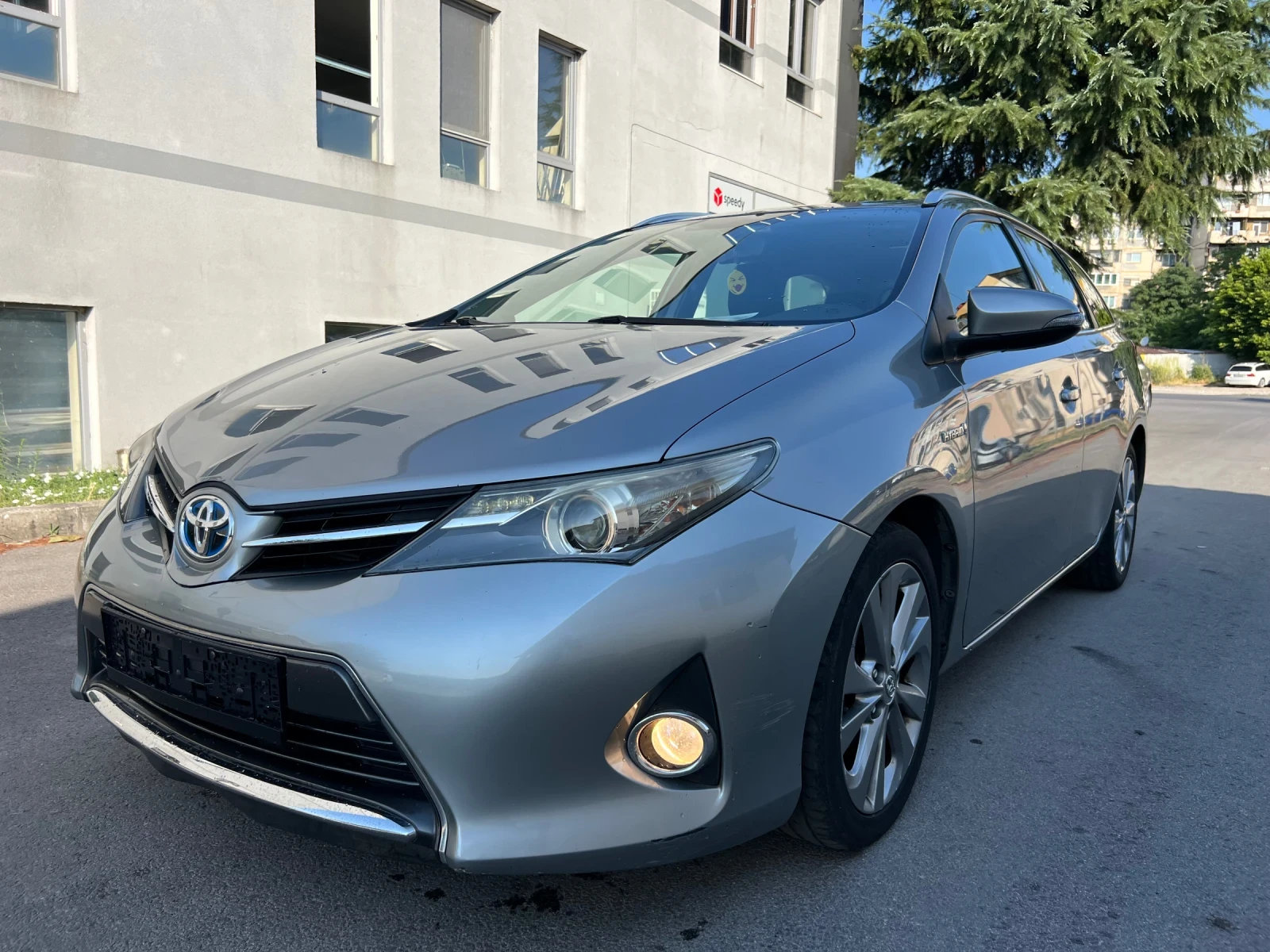 Toyota Auris 1.8 Hybrid  - изображение 4