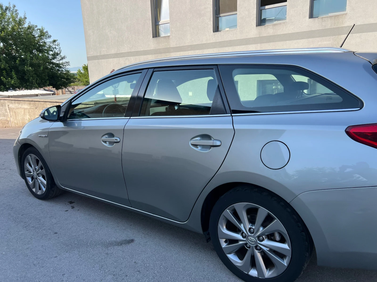 Toyota Auris 1.8 Hybrid  - изображение 9