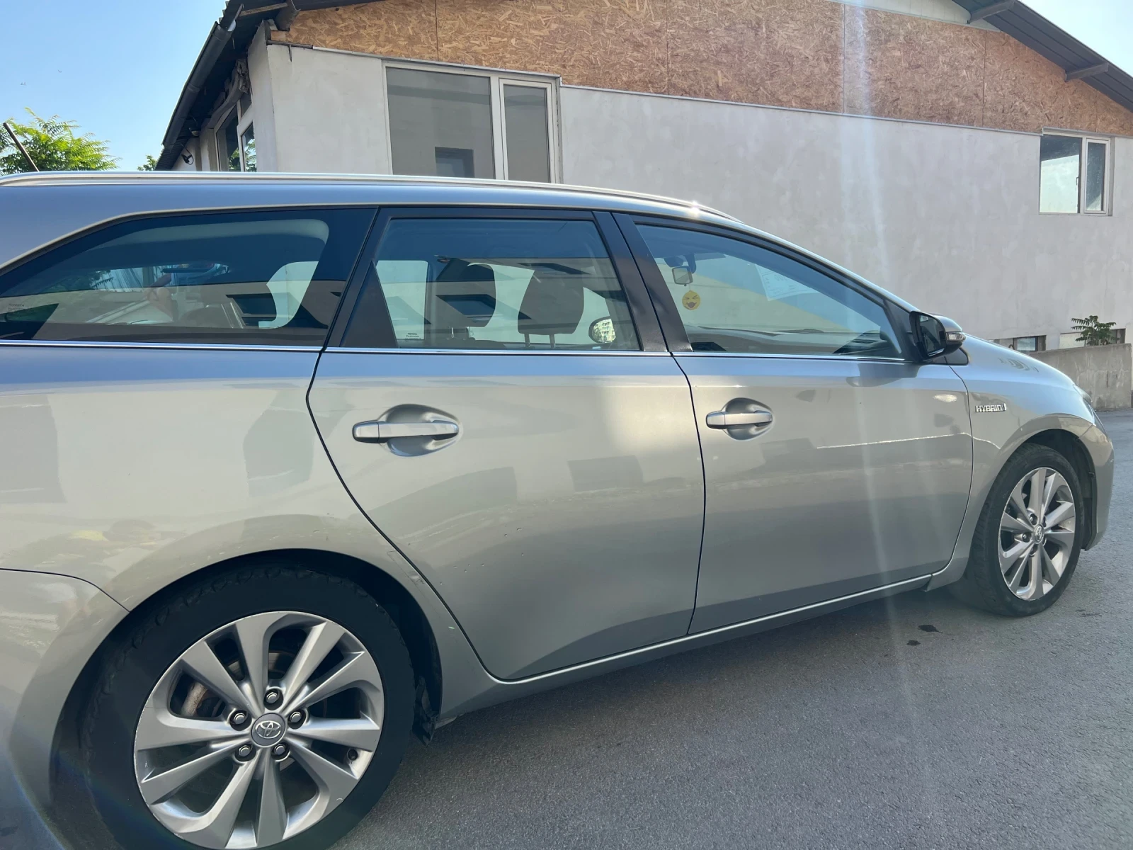Toyota Auris 1.8 Hybrid  - изображение 5