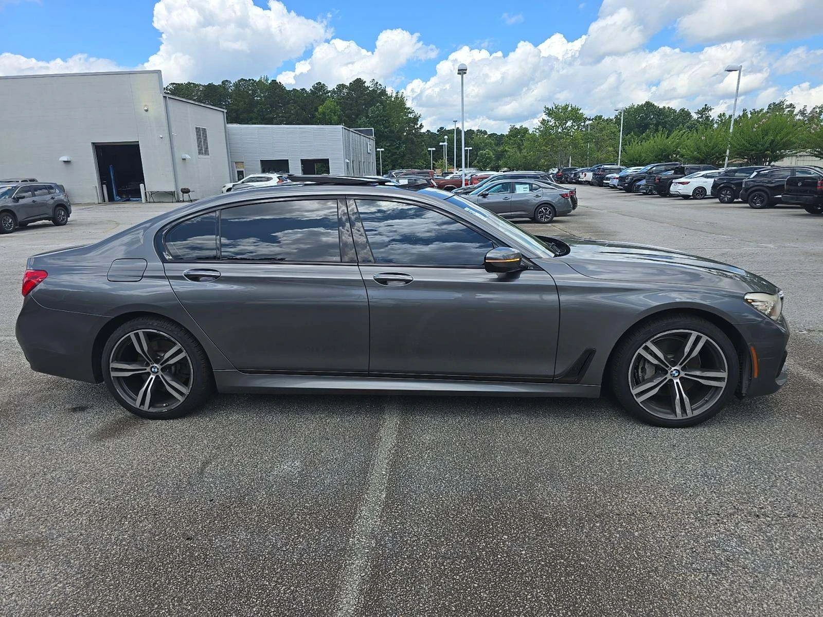 BMW 740 M-PACK* HEADUP* МАСАЖ* ОБДУХ* SKY PANO* HARMAN* KE - изображение 2