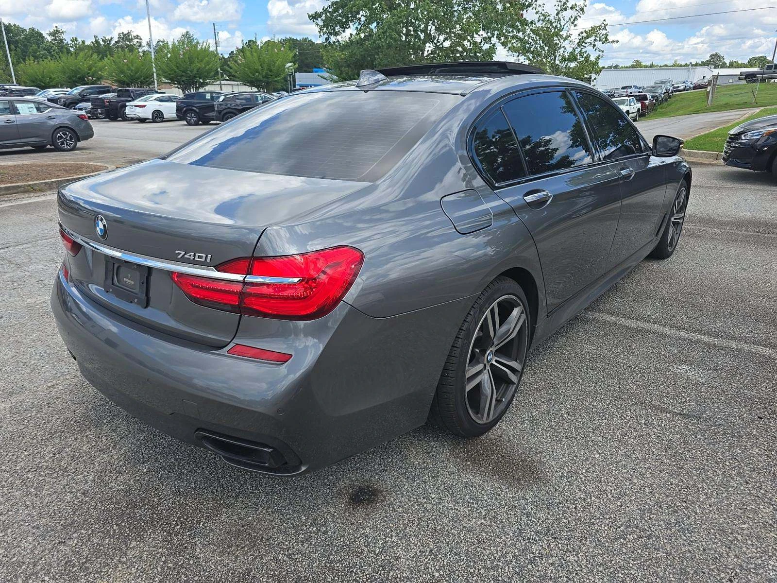 BMW 740 M-PACK* HEADUP* МАСАЖ* ОБДУХ* SKY PANO* HARMAN* KE - изображение 3