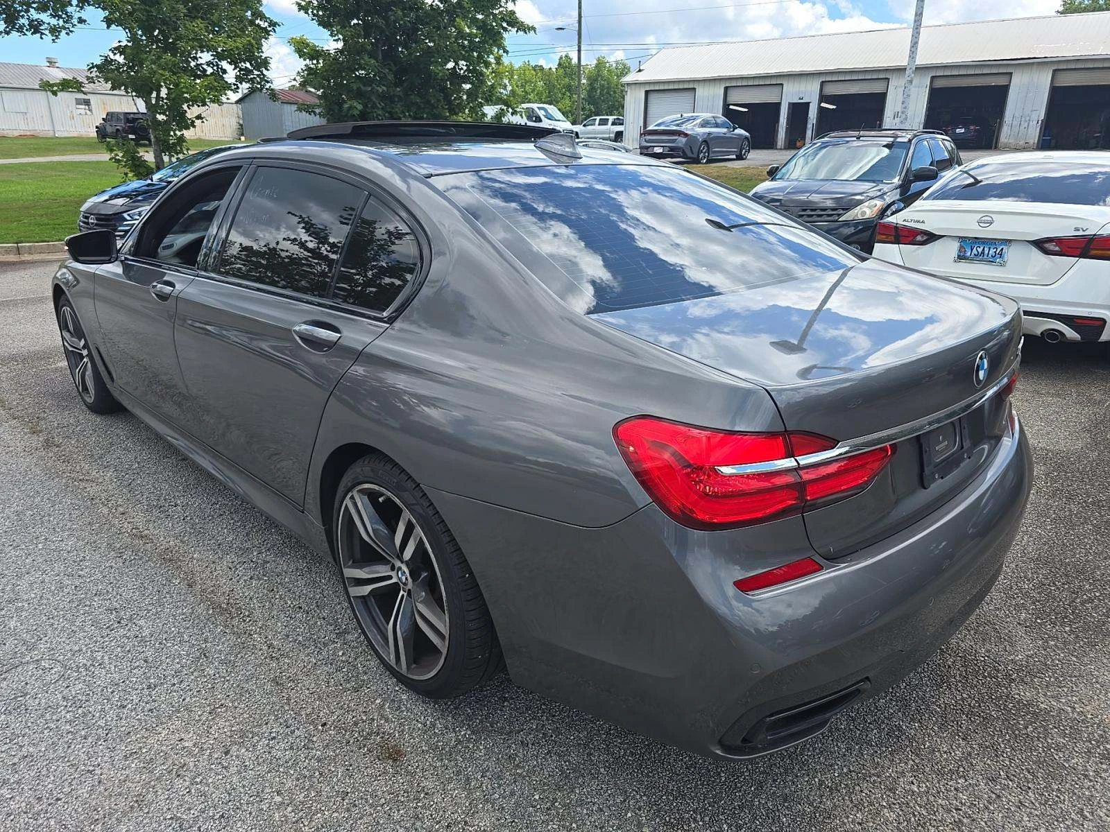 BMW 740 M-PACK* HEADUP* МАСАЖ* ОБДУХ* SKY PANO* HARMAN* KE - изображение 4