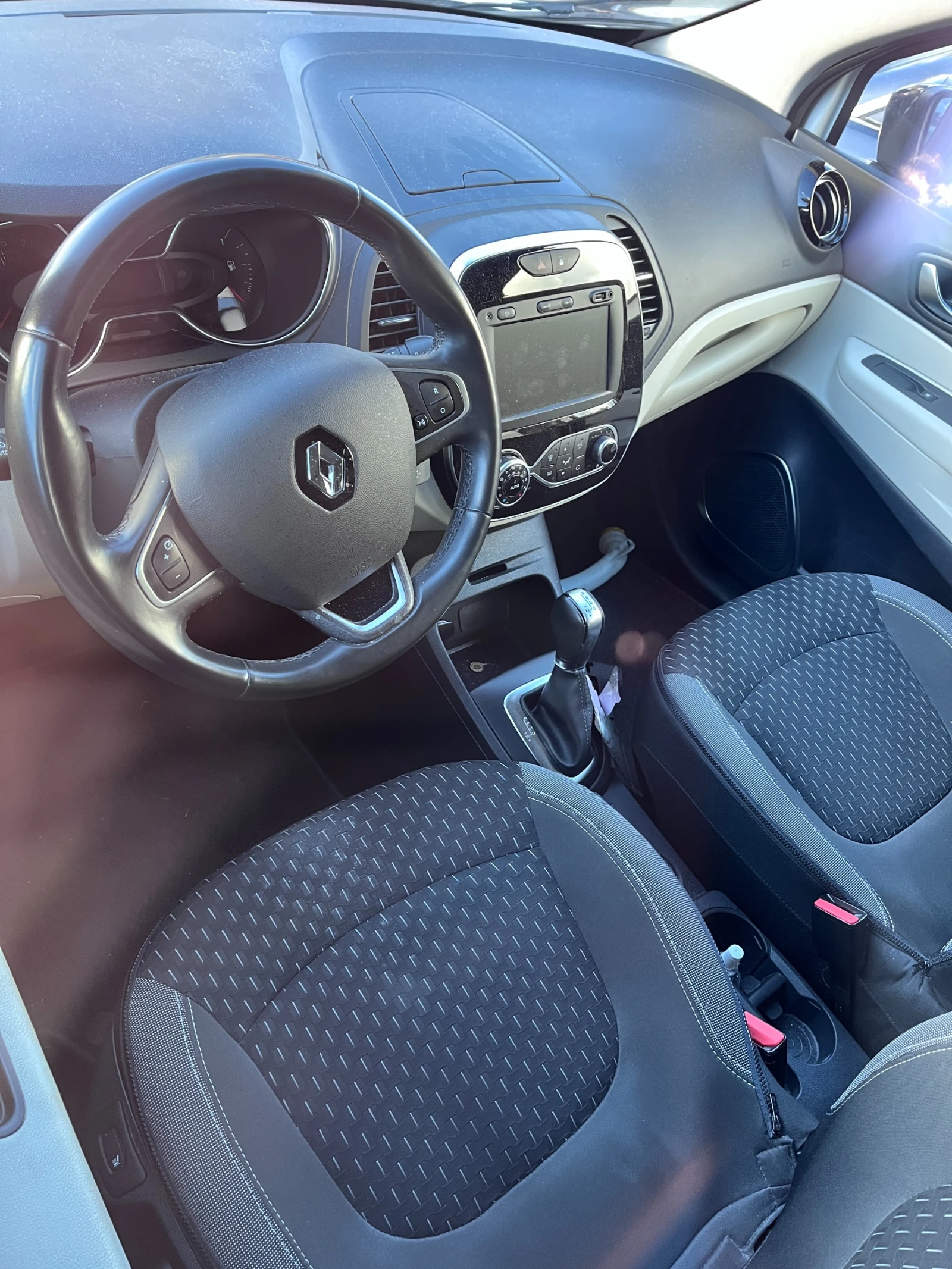 Renault Captur 1.3 TCe Intens EDC 150к.с - изображение 7