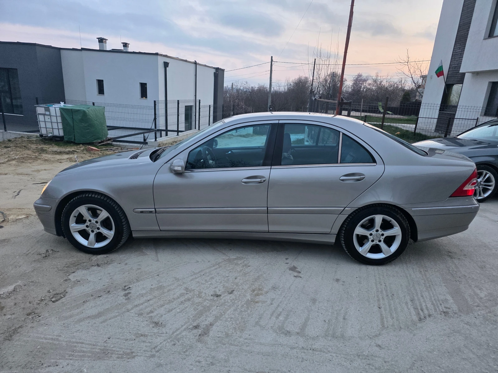 Mercedes-Benz C 200 Kompressor - Газ, Фейслифт, Авангард /Уникат/, снимка 5 - Автомобили и джипове - 54006859