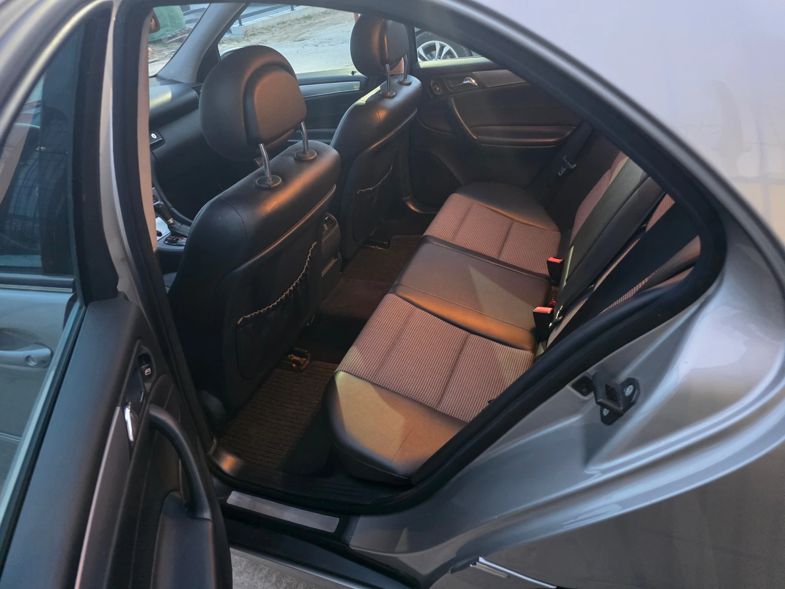 Mercedes-Benz C 200 Kompressor - Газ, Фейслифт, Авангард /Уникат/, снимка 14 - Автомобили и джипове - 54006859